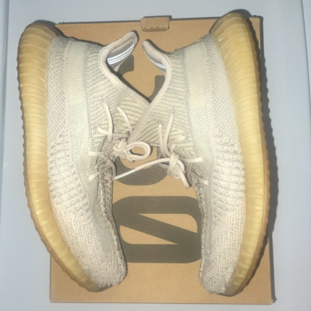 Big Kids Yeezy 350 V2 tan cream size 2